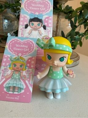 Pop Mart Molly Wedding Flower Girl - Princess May Vinyl Figurine